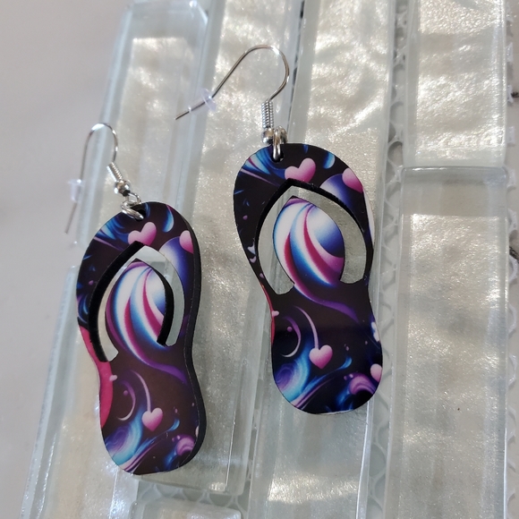 Heart Design Flip Flop Earrings - Picture 6 of 7